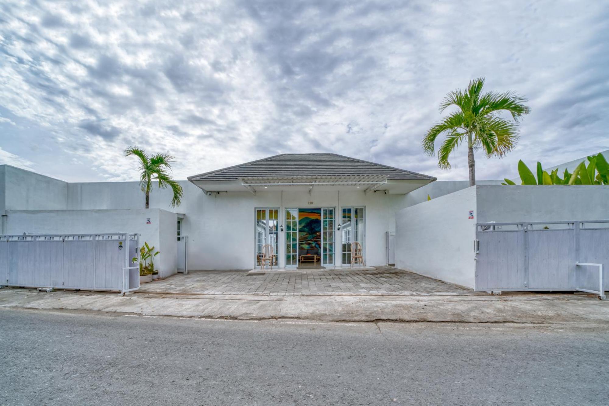 Family Friendly 3 Bedroom Apartment *