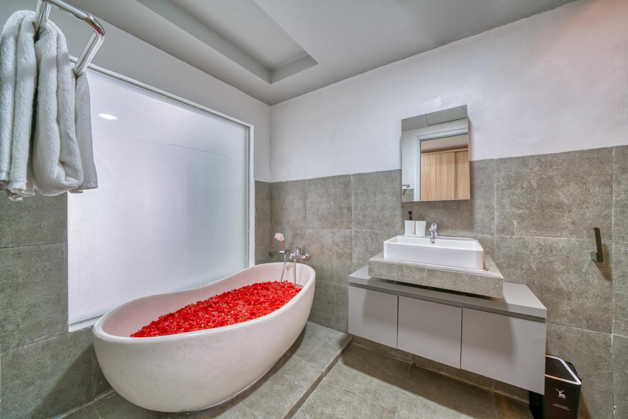 Apartemen Family Friendly 3 Bedroom *